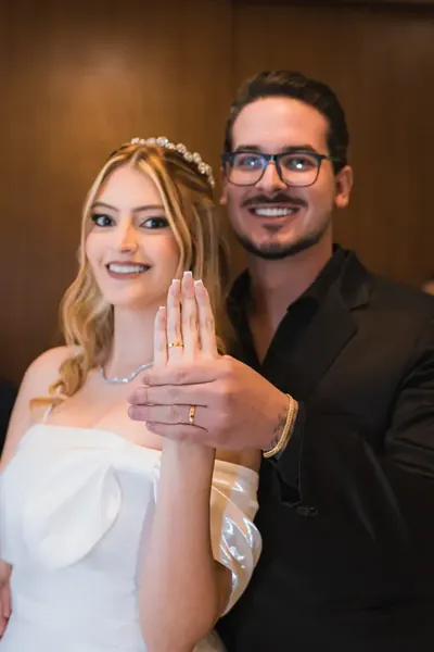 Retrato da noiva com buquê de flores, foto extra fora do pacote contratado